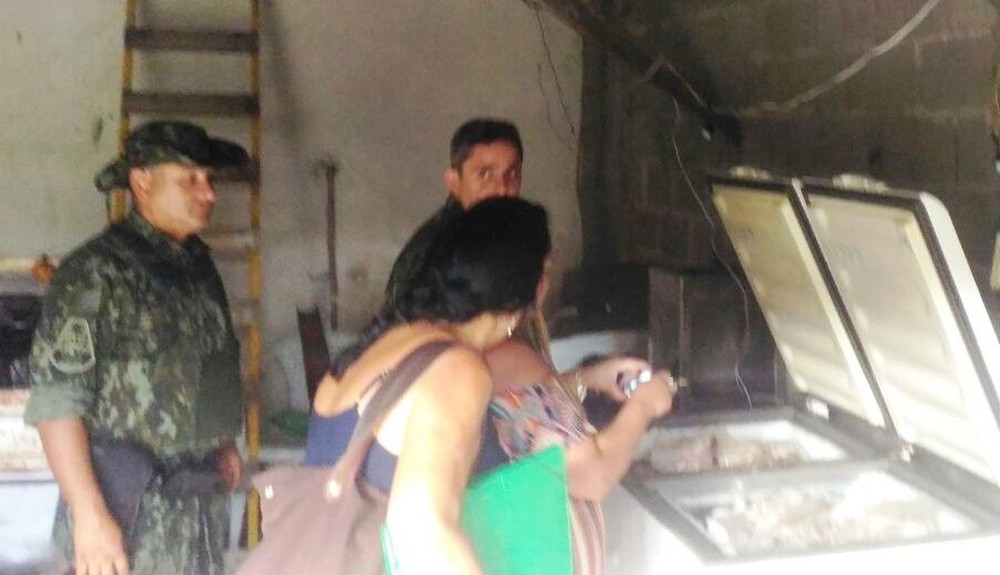 Ambulante é preso suspeito de vender espetinho de bem-te-vi como se fosse de frango