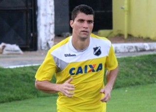 Diretoria acerta com laterais