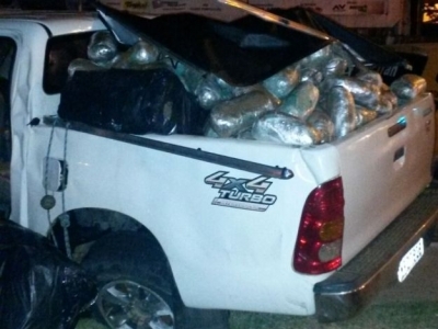 Homem foge de blitz e tomba carro com 298kg de maconha