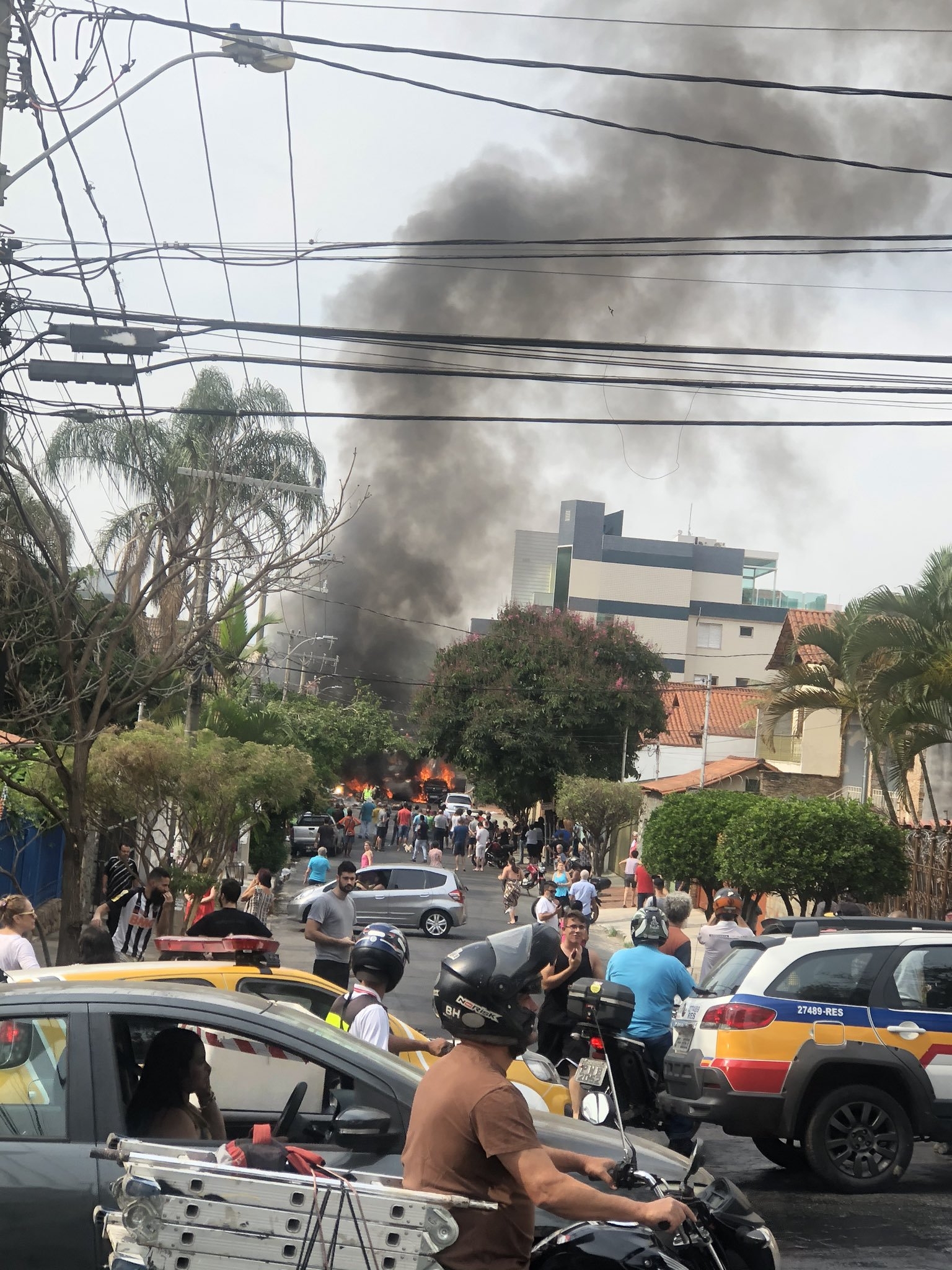 Avião cai e deixa três mortos, em Belo Horizonte