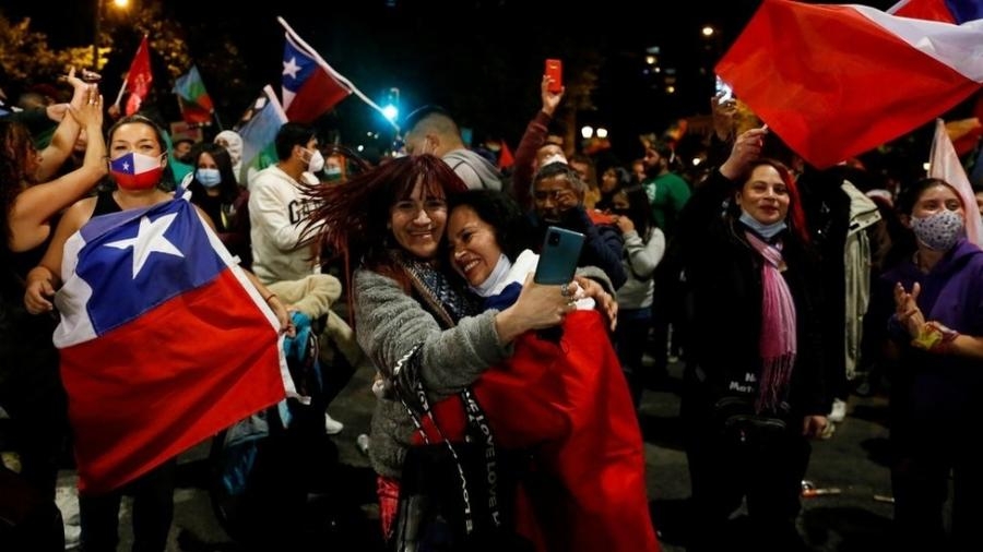 Chile aprova construção de uma nova Constituição