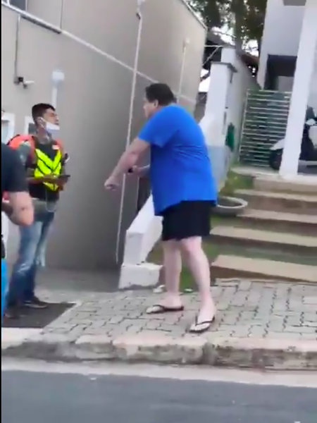 Homem que chamou entregador de macaco é denunciado por racismo pelo MPSP