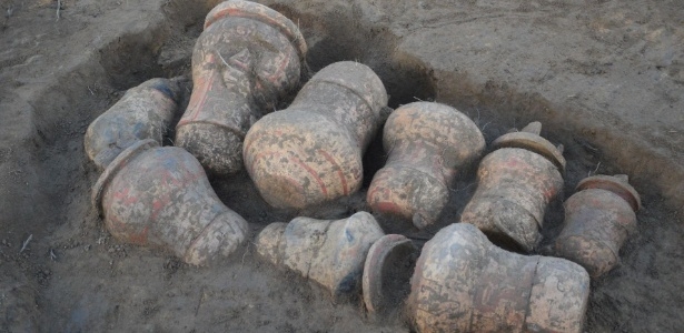 Urnas funerárias indígenas de 500 anos são encontradas intactas