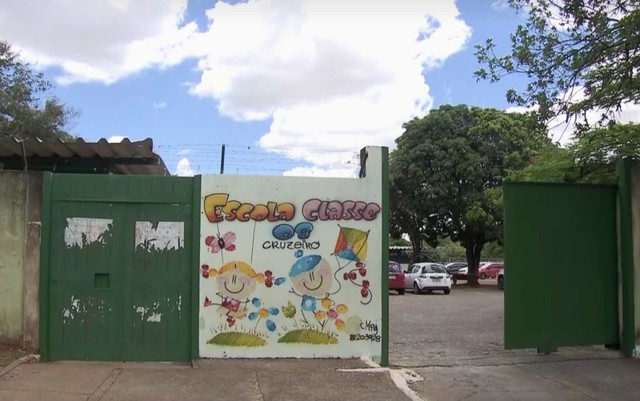Menino de 8 anos desmaia de fome em escola pública