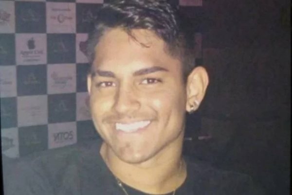 Acusados de espancar estudante de direito até a morte tem prisão revogada,  no DF