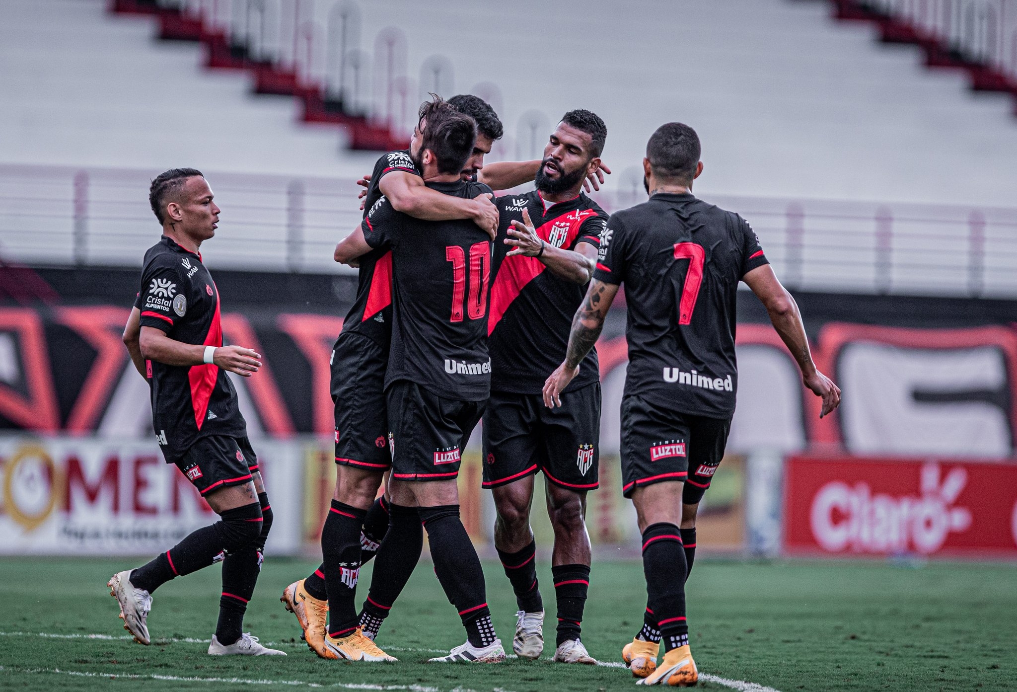 Atlético-GO domina Anápolis e avança às semis do Goianão