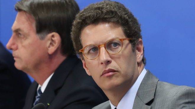 Ministro do meio ambiente Ricardo Salles é acusado por improbidade administrativa