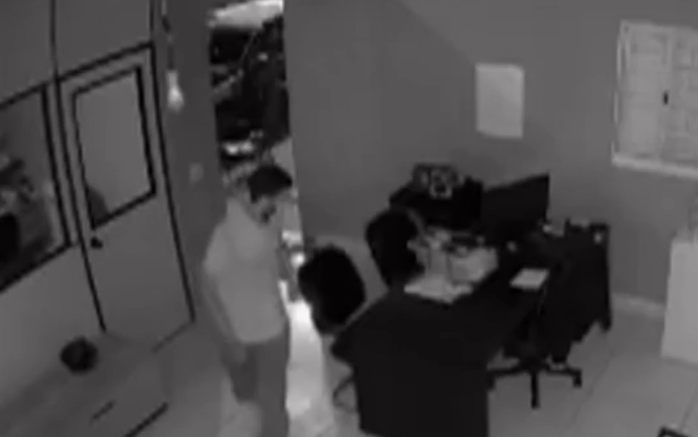 Após disparo dono de garagem percebe que matou o próprio irmão, em Goiânia
