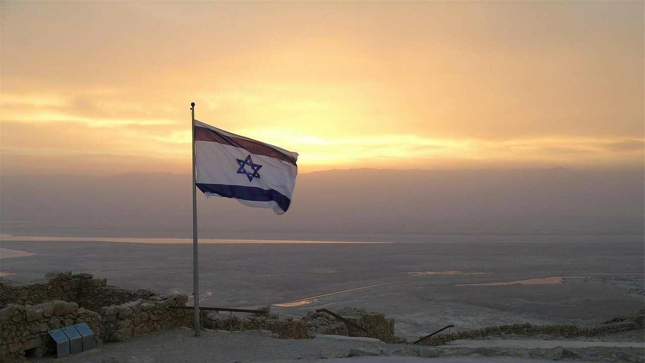 Gantz ameaça desfazer aliança de governo em Israel