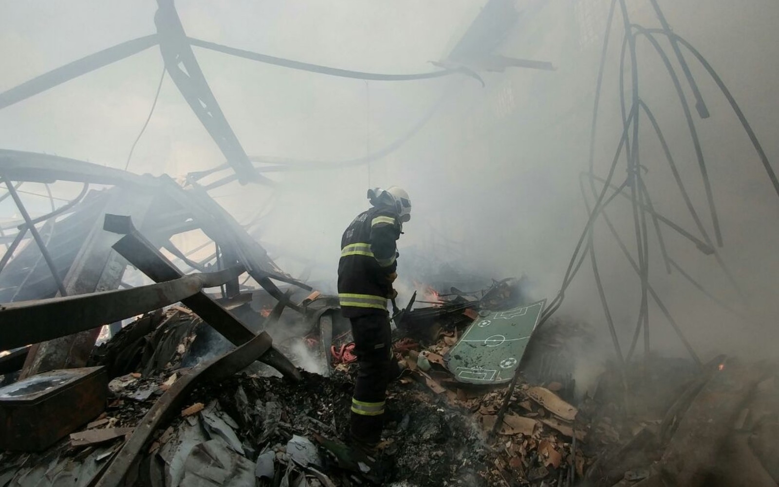 Incêndio consome indústria de sinucas