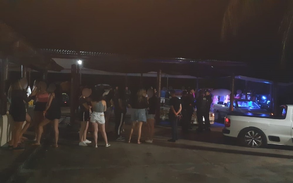 Festa automotiva recheada de drogas e menores termina com chegada da polícia