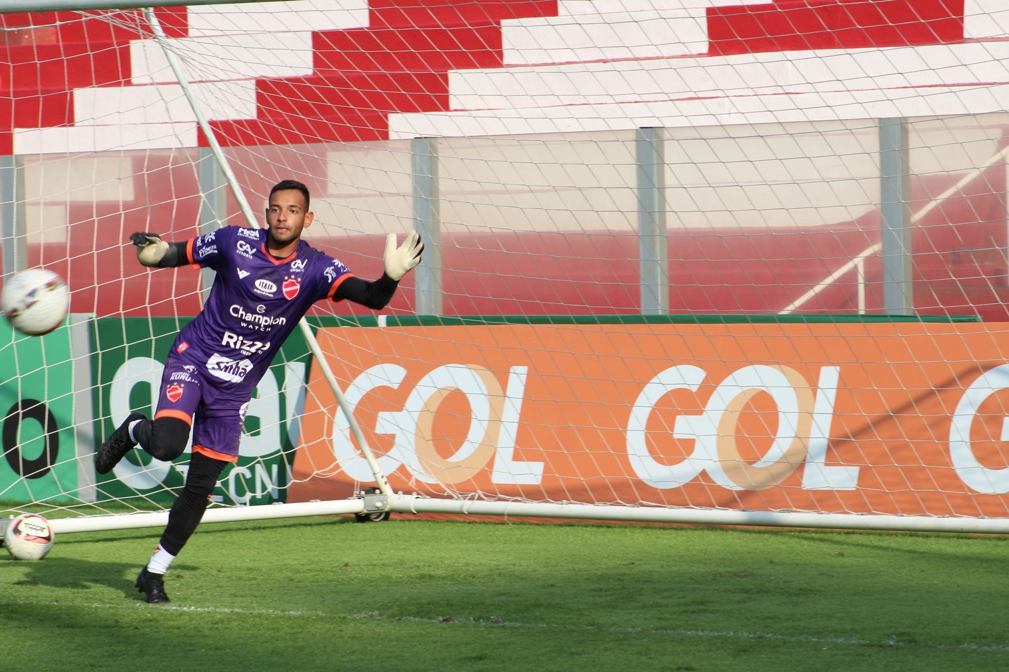 Em busca de sua primeira vitória na Série B, o Vila Nova recebe o Náutico
