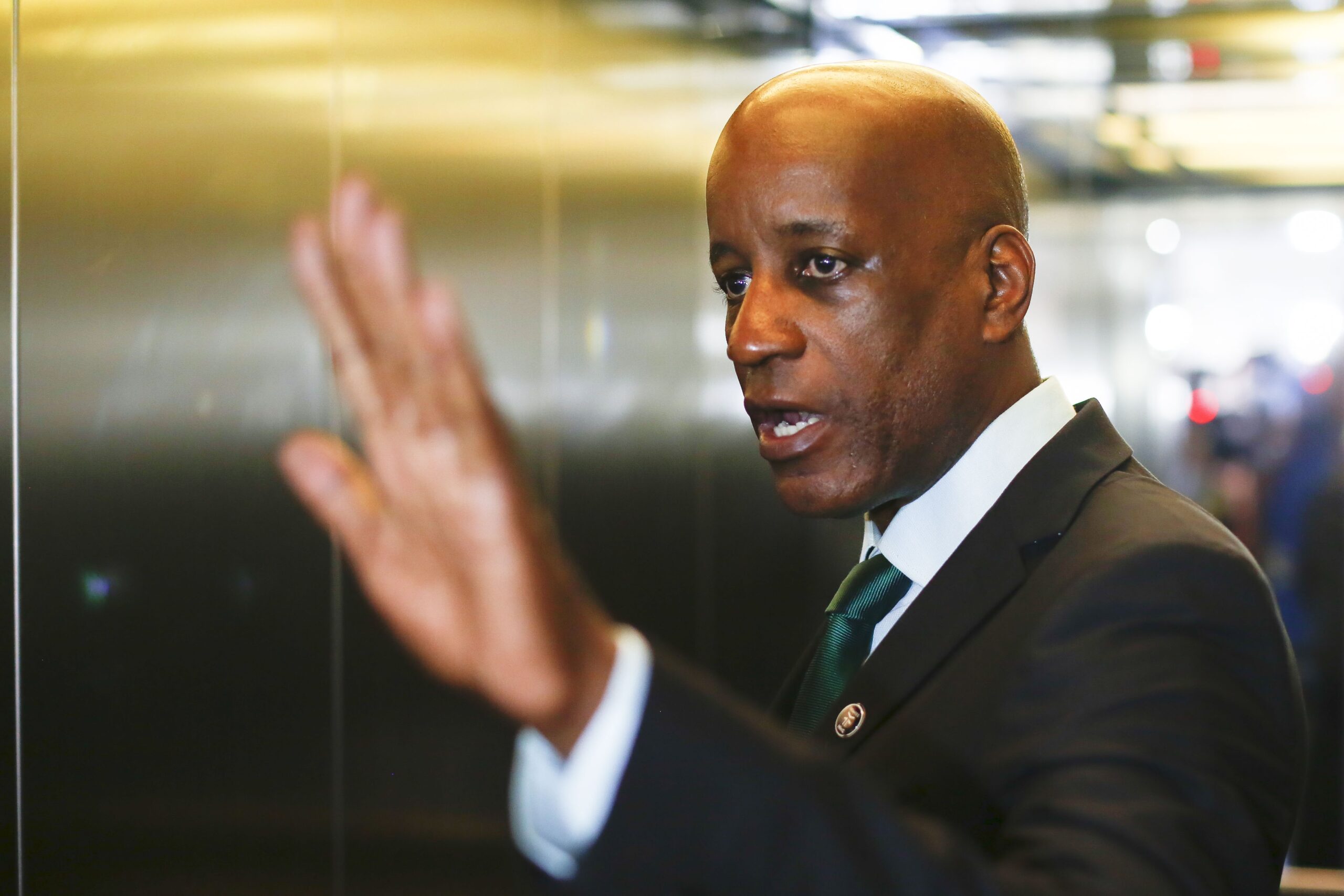 Parlamentares recorrem ao MPF contra Sérgio Camargo