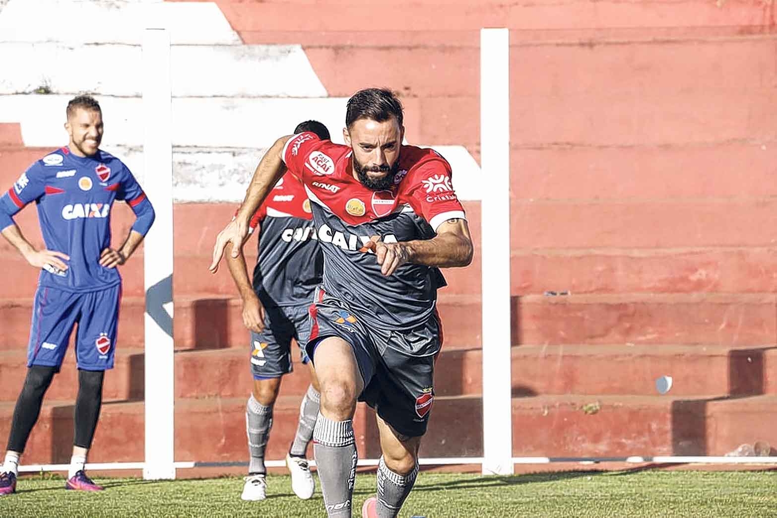 Com proposta do Catar, lateral deve deixar o Tigre