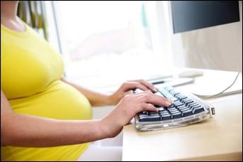 Pesquisa aponta que 40% das mulheres têm medo de perder o emprego após gravidez, em Goiás