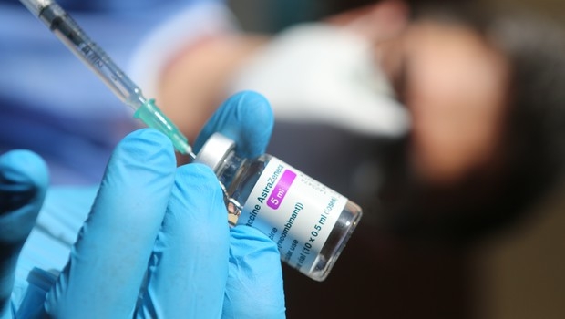 AstraZeneca diz que sua vacina tem  eficácia de 64% contra variante Delta