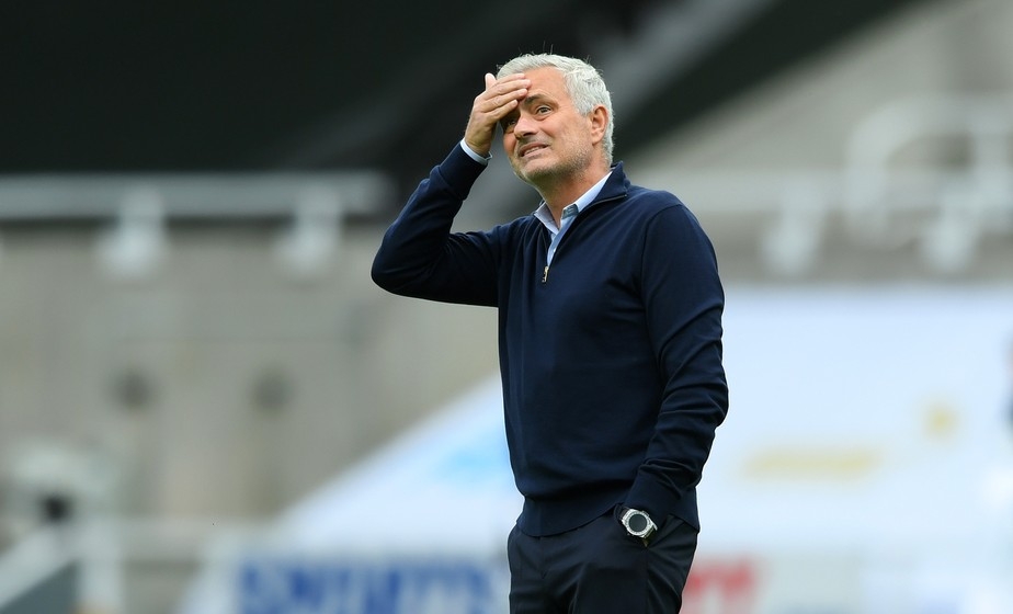Em semana de decisão, técnico português José Mourinho é demitido do Tottenham
