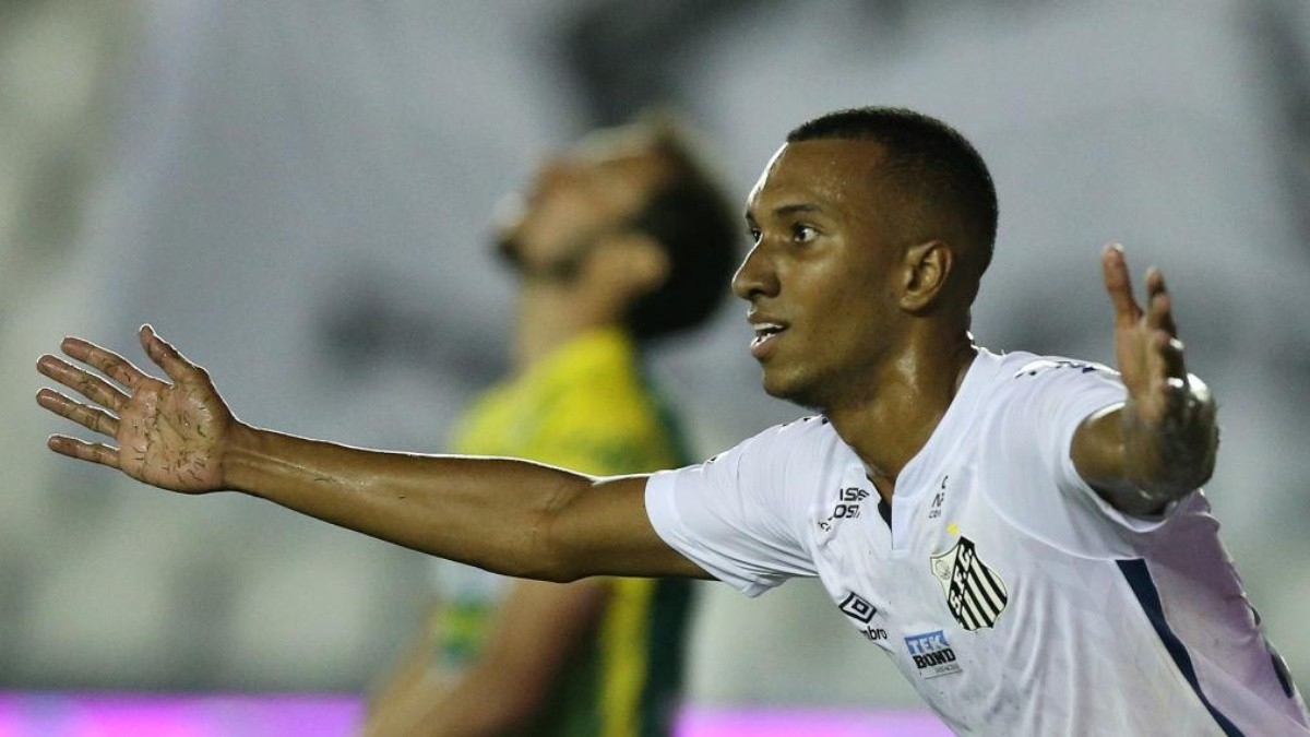 Santos repudia narrador que usou termo 'crioulinho' para Lucas Braga