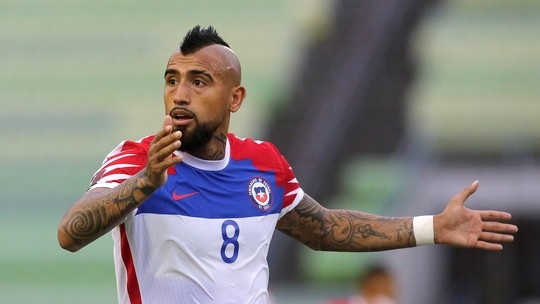 Arturo Vidal é hospitalizado com covid-19 e desfalca o Chile nas Eliminatórias