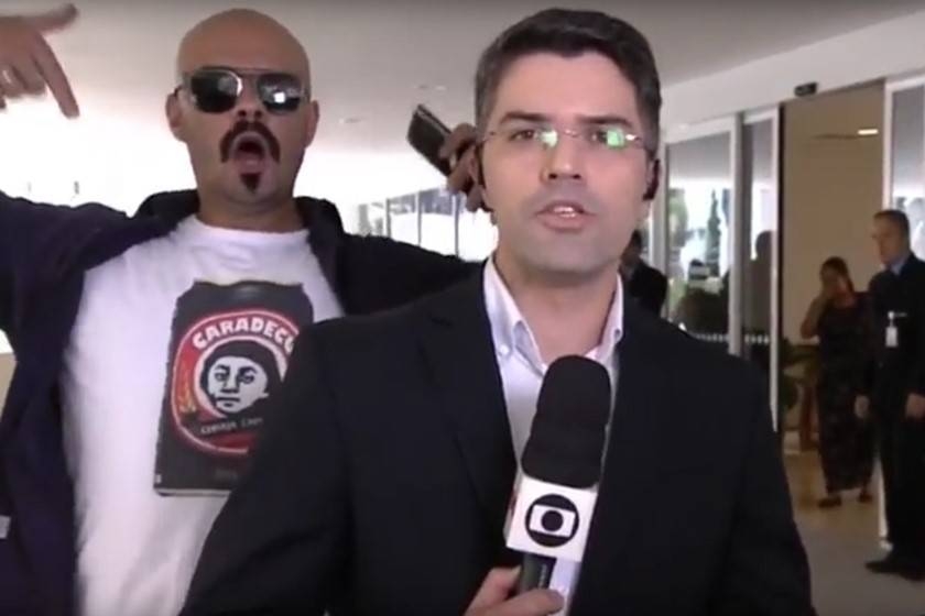 Homem invade reportagem ao vivo do Jornal Hoje e grita Globo lixo