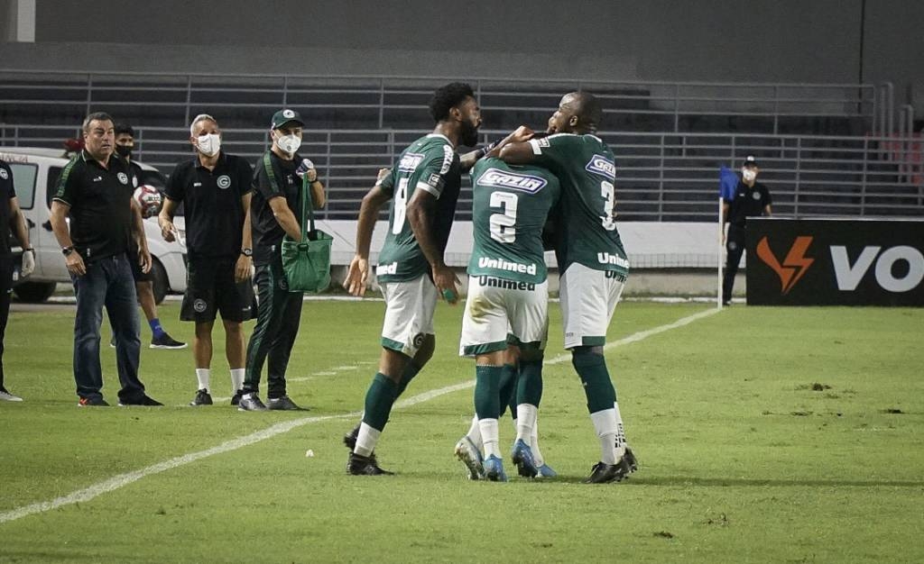 Goiás vence o Botafogo e volta novamente para o G-4