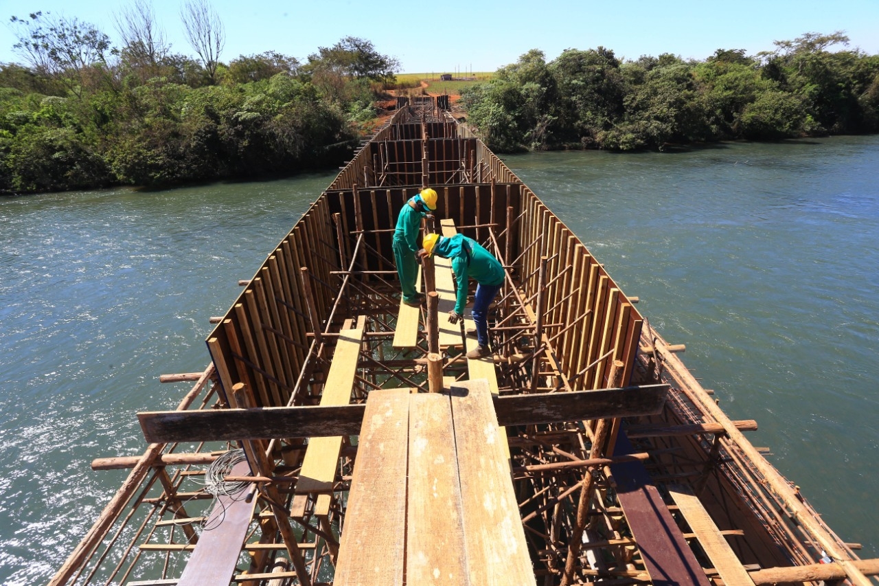Obras para concluir pavimentação de 540 quilômetros de rodovias são retomadas pelo Estado