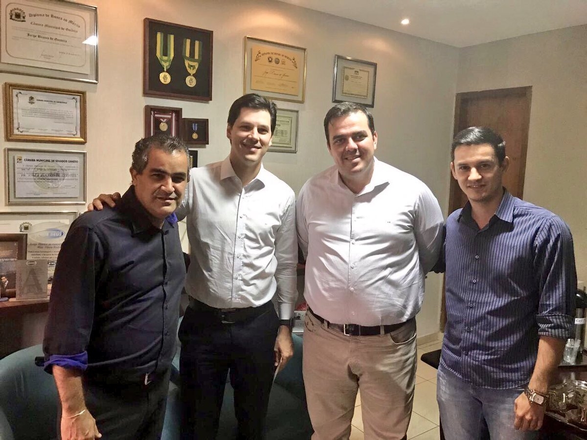 Pastor ignora luto familiar, e sai em busca de votos bolsonaristas