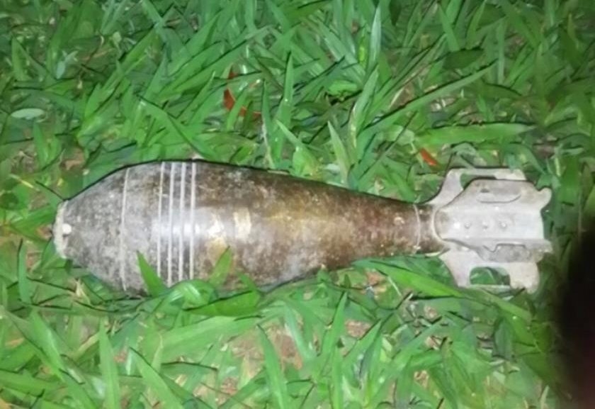 Granada de morteiro é encontrada dentro de uma casa