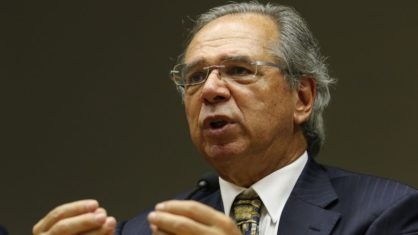 Ministério cometeu 'engano' ao não prever a continuidade da pandemia, diz Guedes