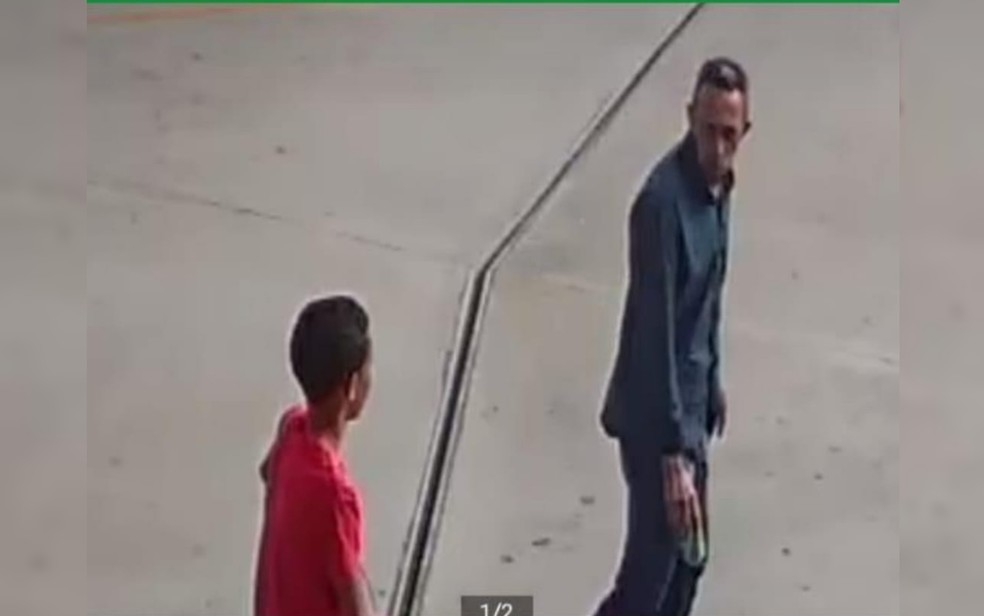 Homem mata cão com pedaço de concreto