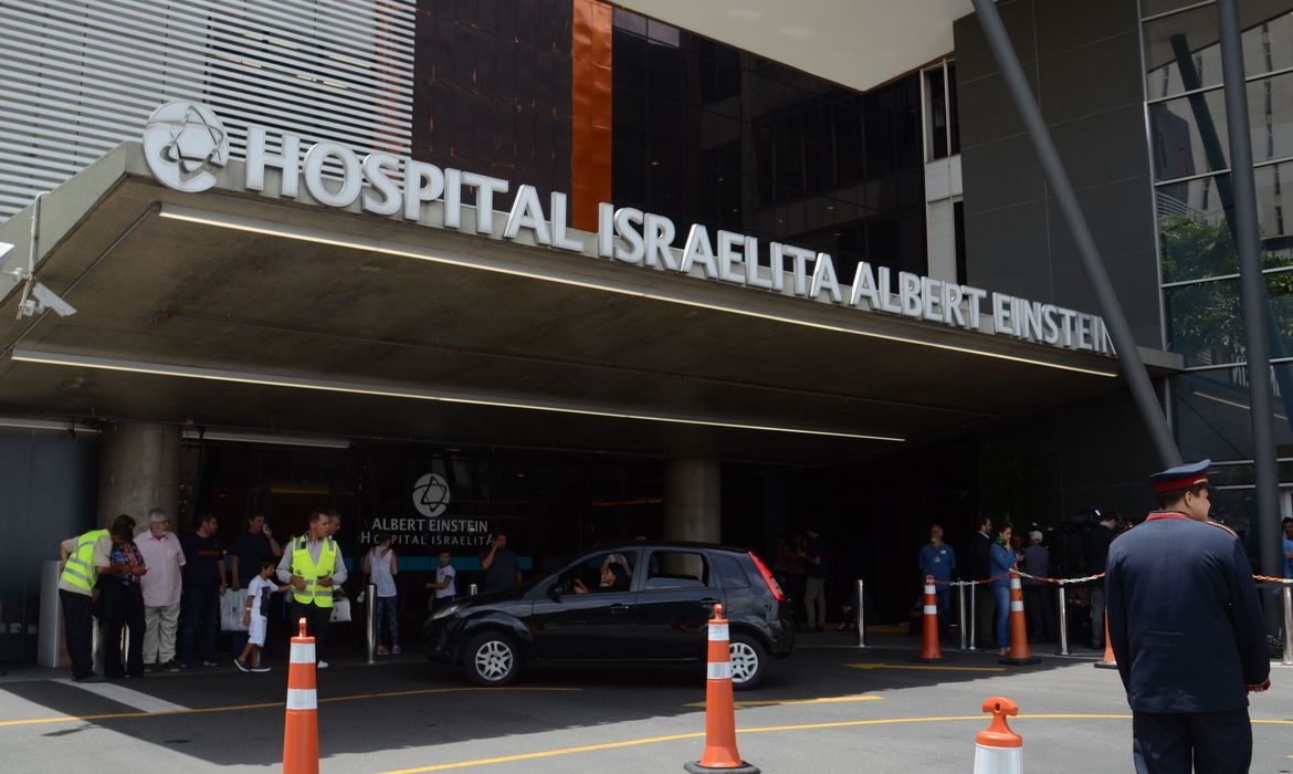 Einstein desaconselha  uso de cloroquina em pacientes da covid-19
