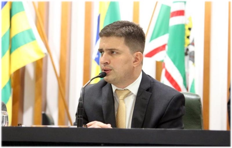 Juíza nega liminar a deputado que se recusou a tomar vacina Coronavac em Goiânia