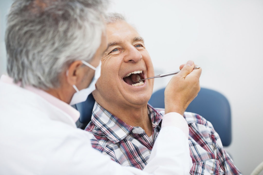 Aparelho nos dentes na 3º idade traz benefícios à saúde