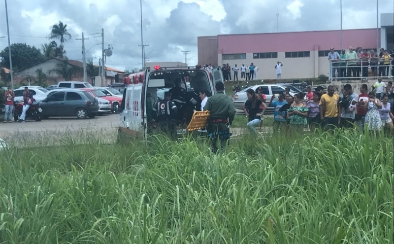 Adolescente vítima de atentado na escola passa por cirurgia