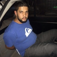 Homem é preso ao furtar objetos dentro de carro