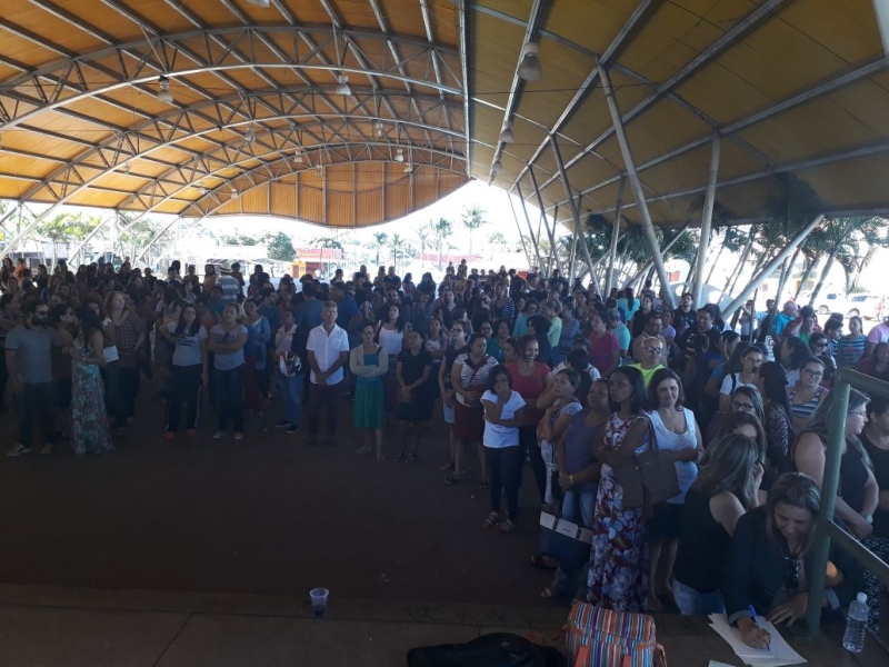 Trabalhadores da Educação de Senador Canedo paralisam atividades nesta quarta-feira