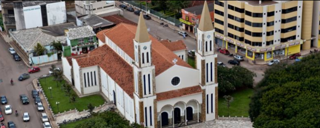 Padre acusado de desviar dízimos é flagrado em áudios negociando a compra de carros