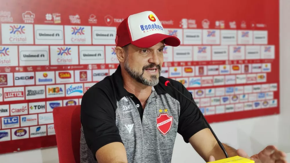 Wagner Lopes cobra ataque eficiente e diz que Vila deve acreditar na classificação