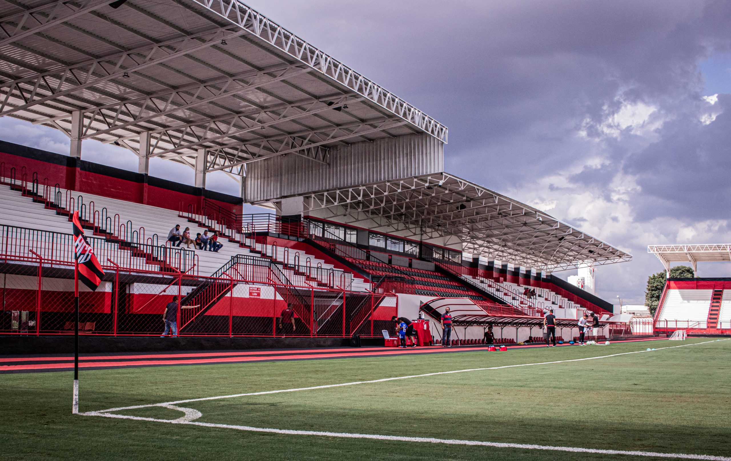 Em duelo de invictos, Atlético-GO e Fortaleza se enfrentam em Goiânia