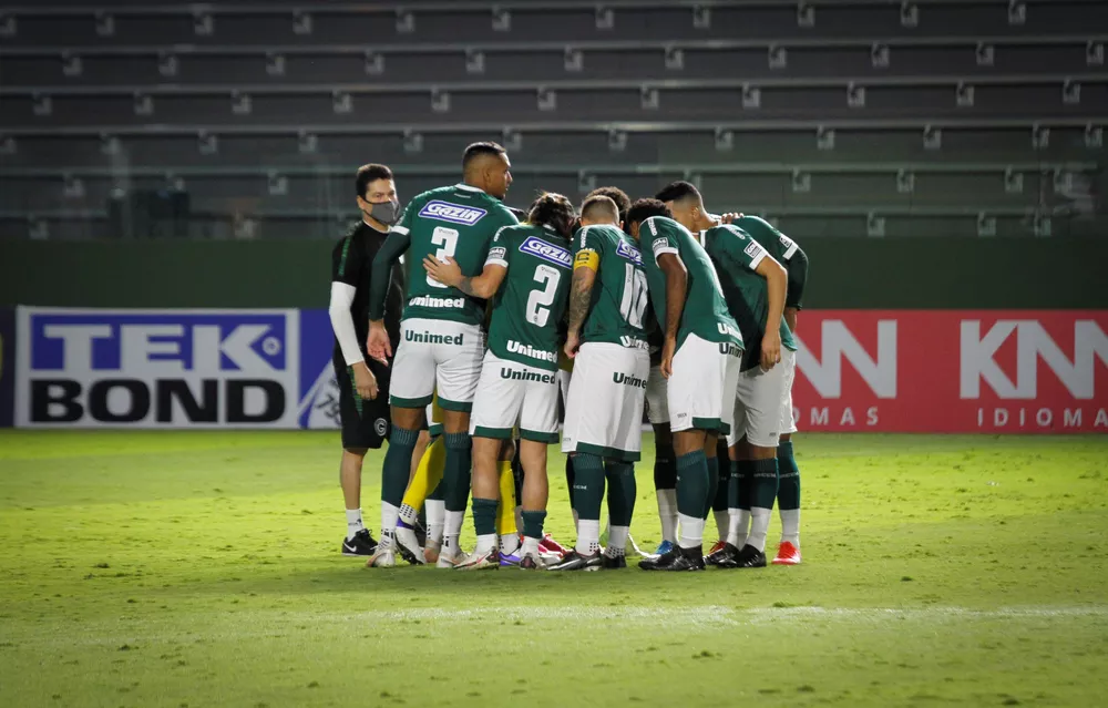 Em ótimo momento, Goiás encara pressionado Vitória em Salvador