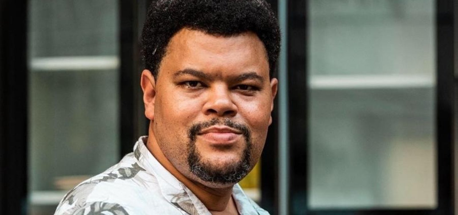 Babu Santana é levado para hospital após passar mal