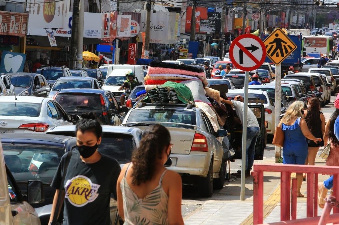 Imagens de aglomeração em Aparecida de Goiânia chocam neste sábado