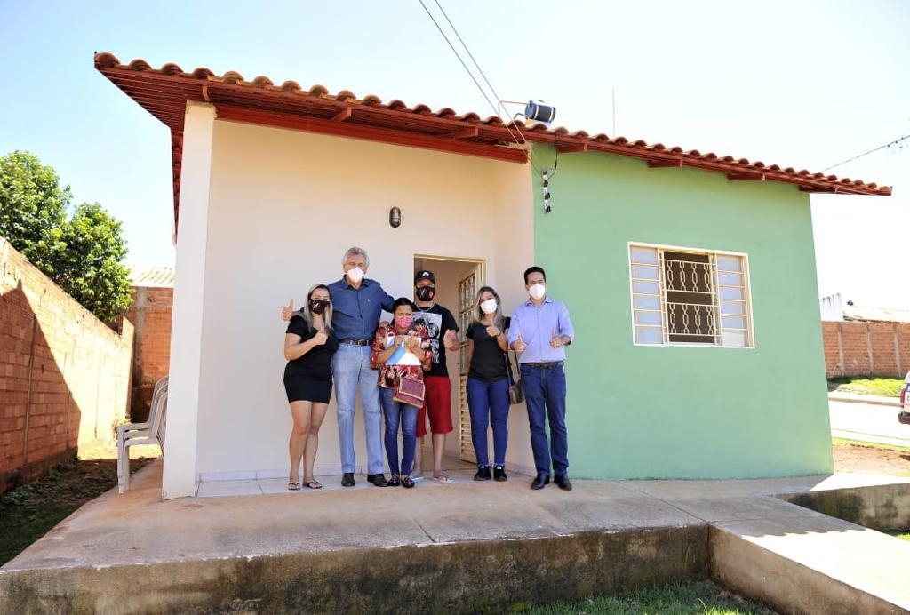 Caiado entrega mais 53 moradias no Residencial João Paulo II, em Goiânia