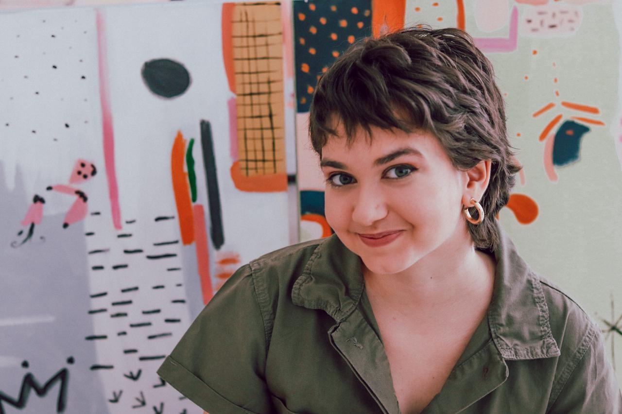 Artista plástica goiana realiza exposição de telas na capital