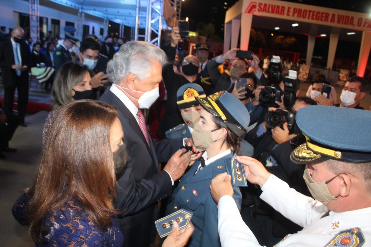 No Dia Nacional do Bombeiro, Caiado celebra promoção da coronel Aline Chadud Matoso, primeira mulher na história a alcançar a mais alta patente