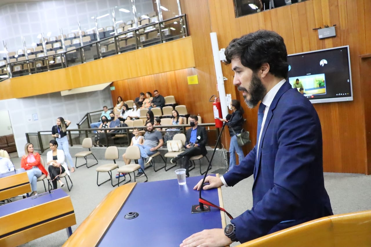 "A imprensa mostra o que precisa ser solucionado", diz secretário de Comunicação em sessão solene