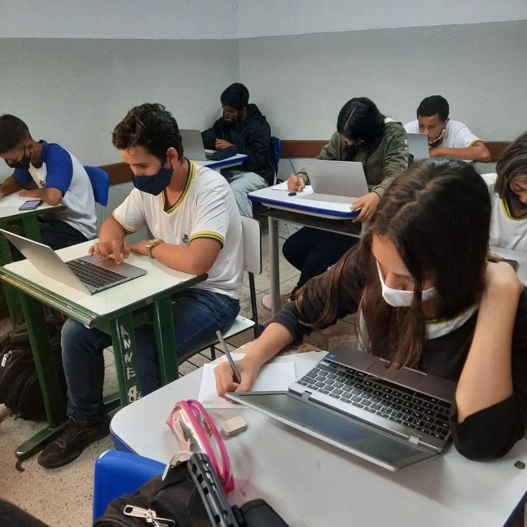 Centenas de videoaulas gratuitas