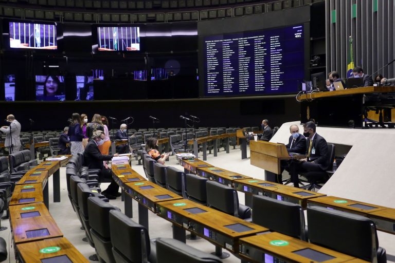 Câmara aprova PEC dos Precatórios em primeiro turno, por 312 votos a 144