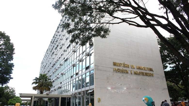 PF investiga denúncias envolvendo servidores do Ministério da Agricultura