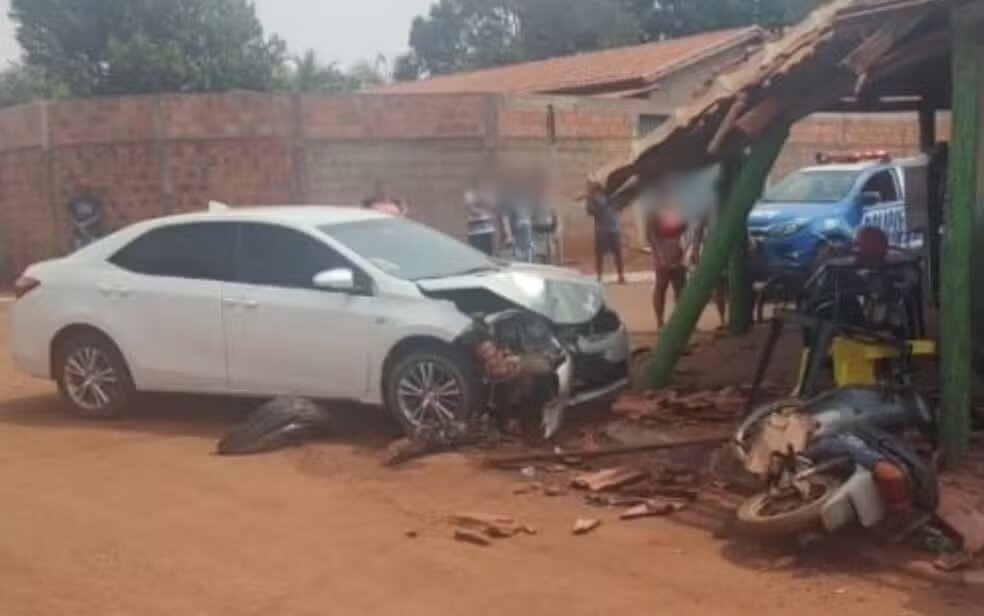 Motorista sem CNH e embriagado invade bar em Rio Verde